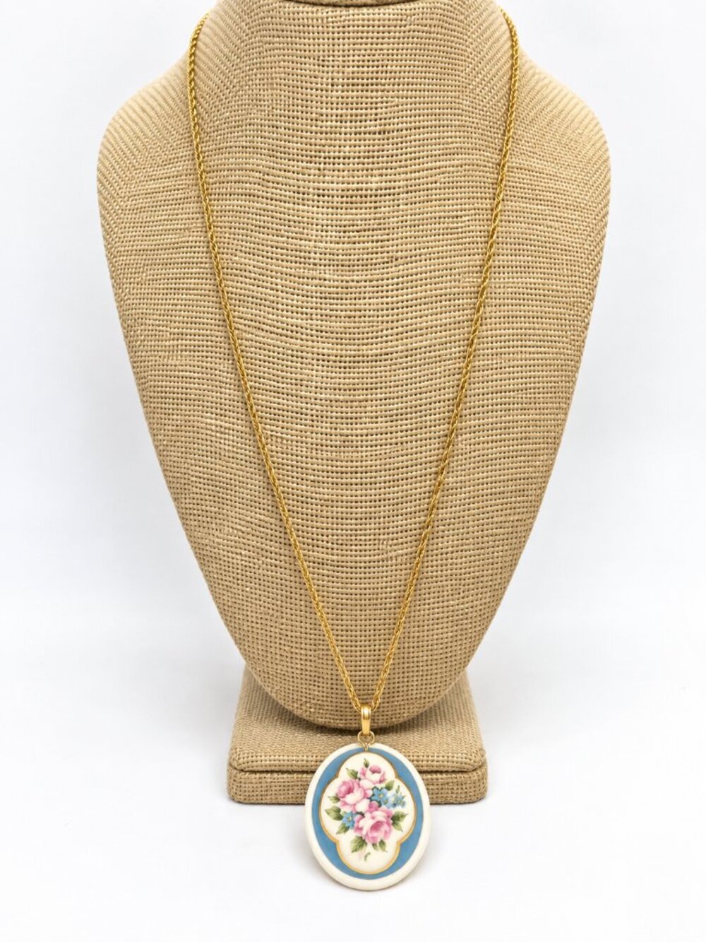 Vintage Avon Necklace Floral Pendant Cottagecore Porcelain Style Gold Tone